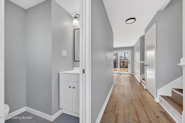 7106 Sun Valley Dr, Louisville, KY 40272