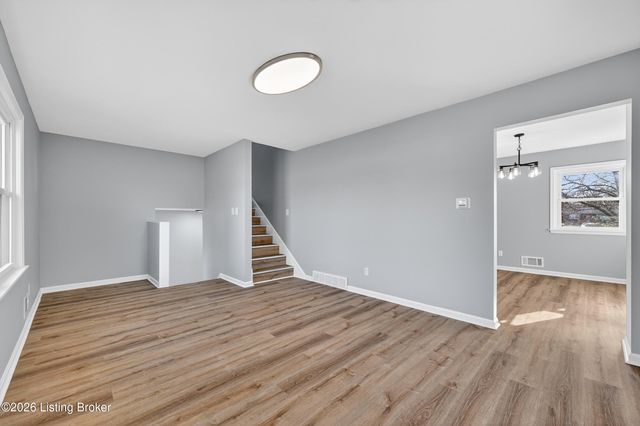 7106 Sun Valley Dr, Louisville, KY 40272