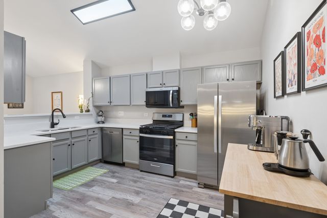 151 Lucerne Court 12-4, Wheeling, IL 60090