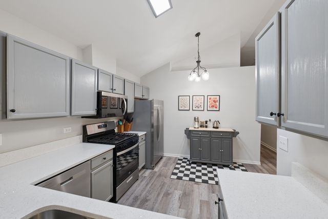 151 Lucerne Court 12-4, Wheeling, IL 60090