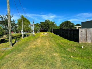 325 5th Street, San Leon, TX 77539