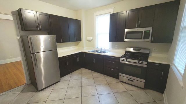 111 N Center Street 2R, Joliet, IL 60435