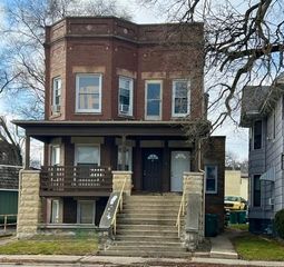 111 N Center Street 2R, Joliet, IL 60435