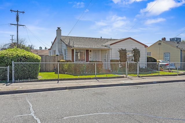 621 Poplar St, Oakdale, CA 95361