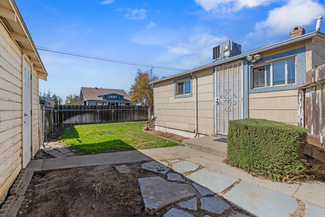 621 Poplar St, Oakdale, CA 95361