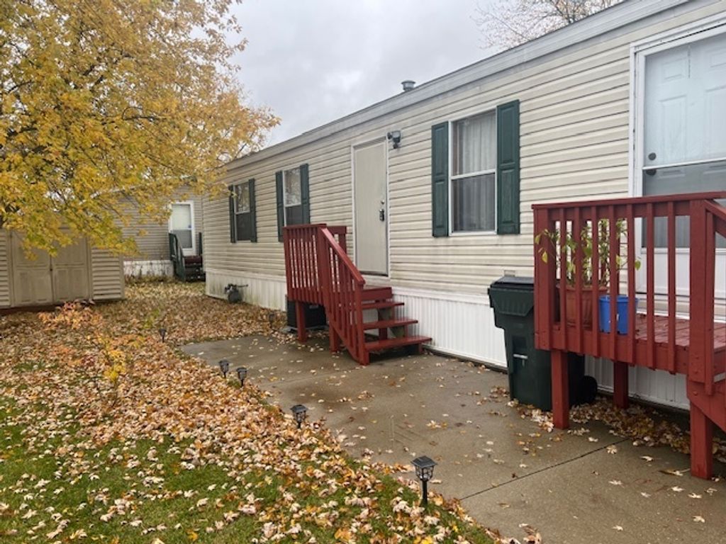 3503 Elaine Avenue, Park City, IL 60085