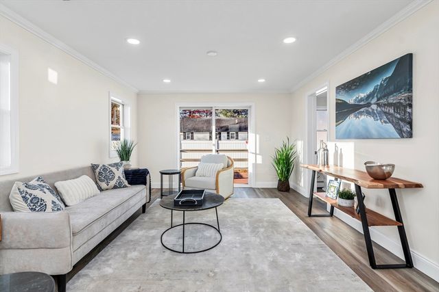 15 Pinewood Rd, Tewksbury, MA 01876