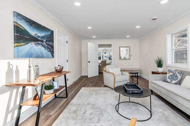 15 Pinewood Rd, Tewksbury, MA 01876