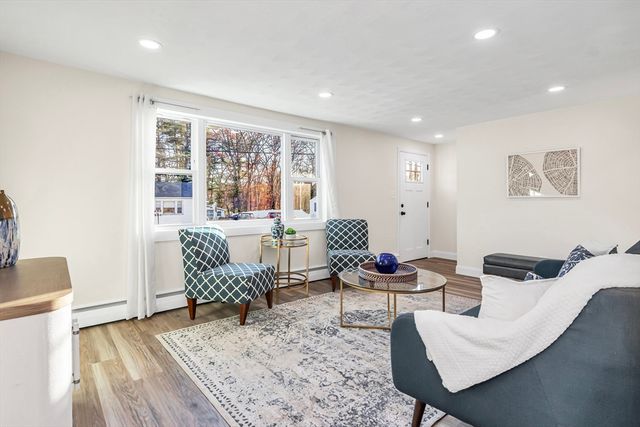 15 Pinewood Rd, Tewksbury, MA 01876