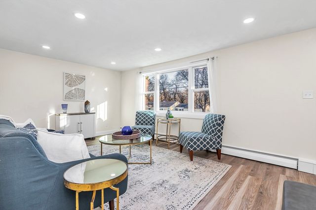 15 Pinewood Rd, Tewksbury, MA 01876