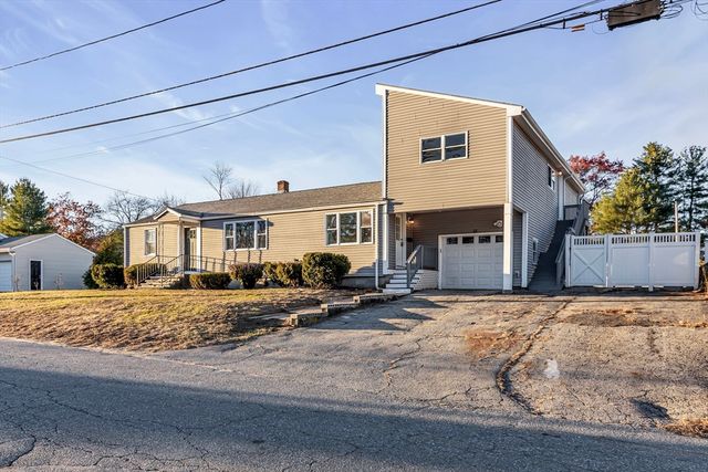15 Pinewood Rd, Tewksbury, MA 01876