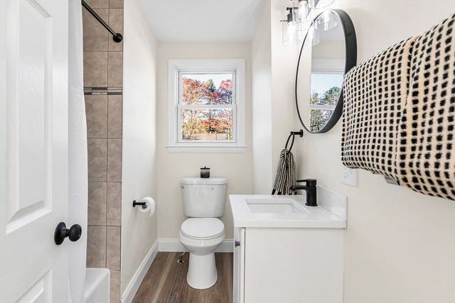 15 Pinewood Rd, Tewksbury, MA 01876