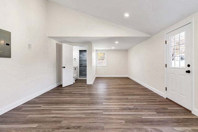 15 Pinewood Rd, Tewksbury, MA 01876