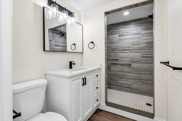 15 Pinewood Rd, Tewksbury, MA 01876