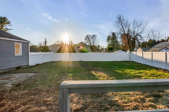 15 Pinewood Rd, Tewksbury, MA 01876