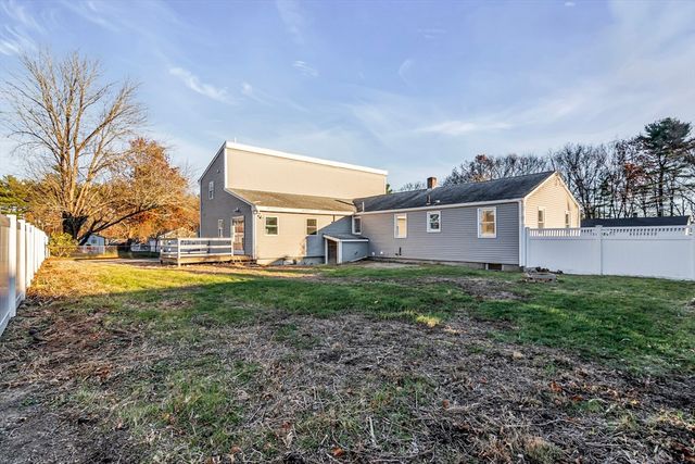 15 Pinewood Rd, Tewksbury, MA 01876