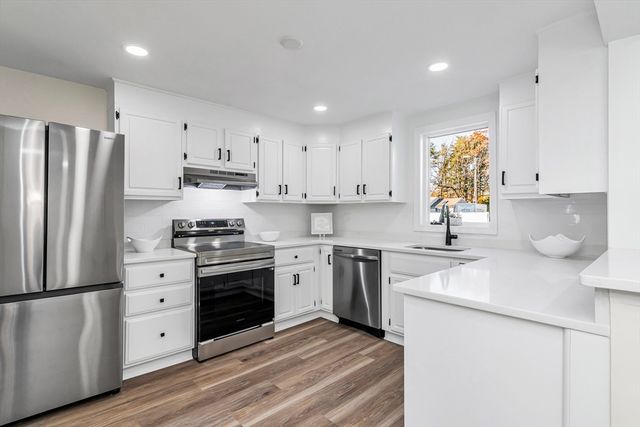 15 Pinewood Rd, Tewksbury, MA 01876