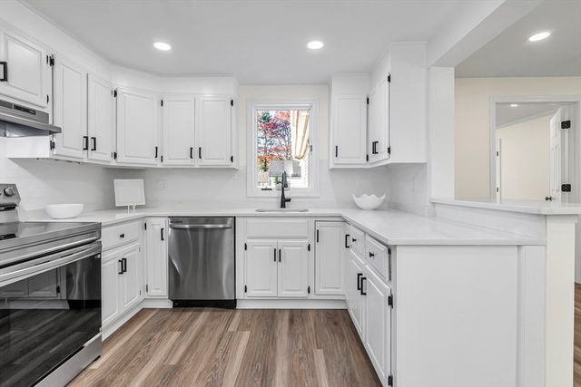 15 Pinewood Rd, Tewksbury, MA 01876