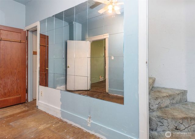 2214 N 60th Street, Seattle, WA 98103