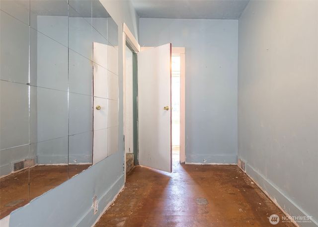 2214 N 60th Street, Seattle, WA 98103