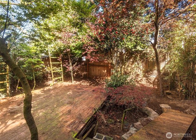 2214 N 60th Street, Seattle, WA 98103