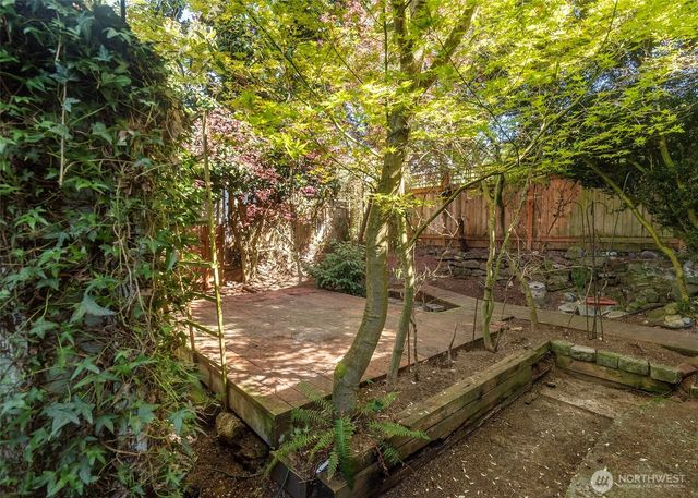 2214 N 60th Street, Seattle, WA 98103