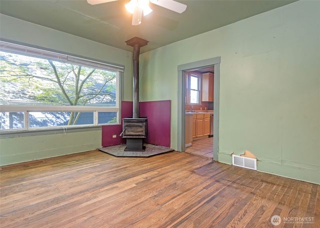 2214 N 60th Street, Seattle, WA 98103