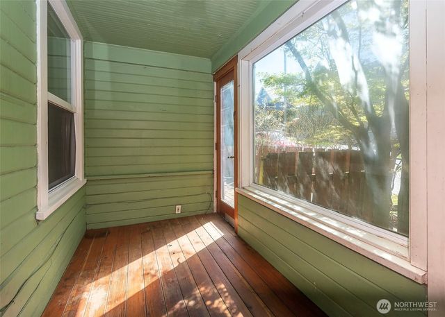 2214 N 60th Street, Seattle, WA 98103