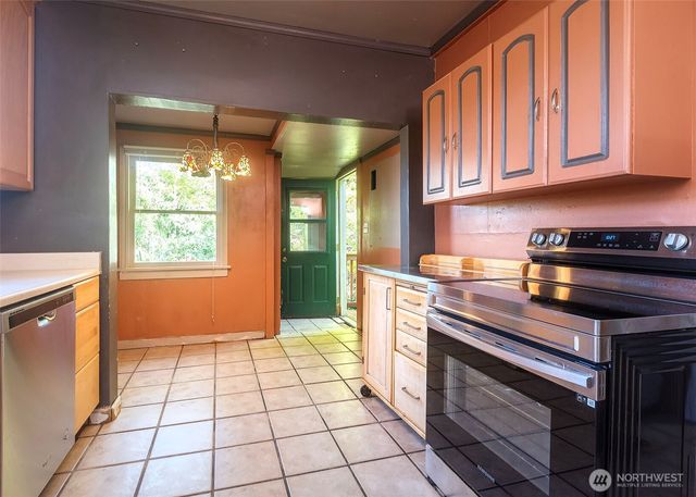 2214 N 60th Street, Seattle, WA 98103