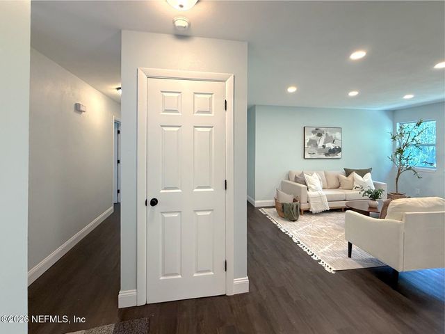 10135 LAKEVIEW Road W, Jacksonville, FL 32225