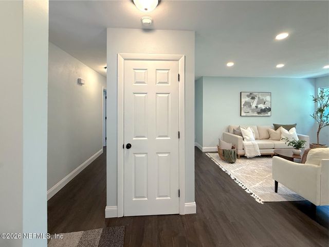 10135 LAKEVIEW Road W, Jacksonville, FL 32225