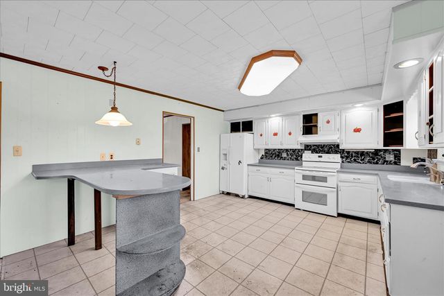 83 SILVERTOWN RD, Jonestown, PA 17038