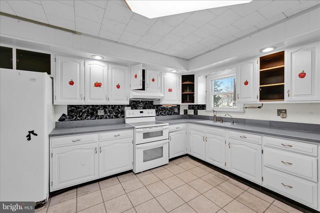 83 SILVERTOWN RD, Jonestown, PA 17038