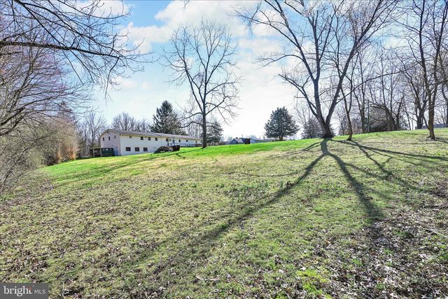 83 SILVERTOWN RD, Jonestown, PA 17038