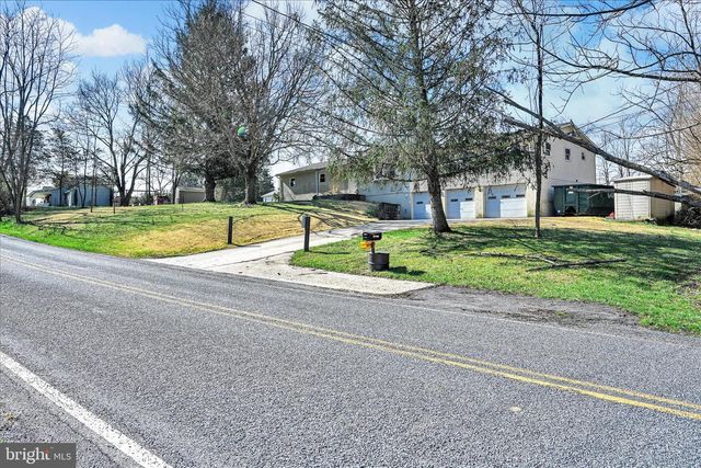 83 SILVERTOWN RD, Jonestown, PA 17038