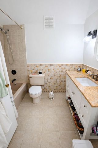 40 N Tower Road 6G, Oak Brook, IL 60523