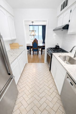 40 N Tower Road 6G, Oak Brook, IL 60523