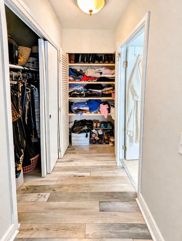 40 N Tower Road 6G, Oak Brook, IL 60523