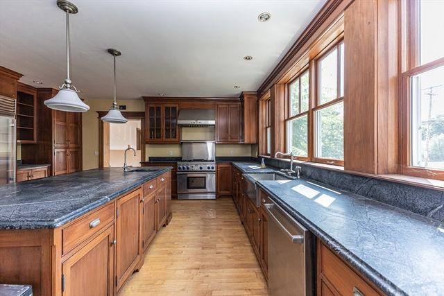 29 Gorham St, Chelmsford, MA 01824