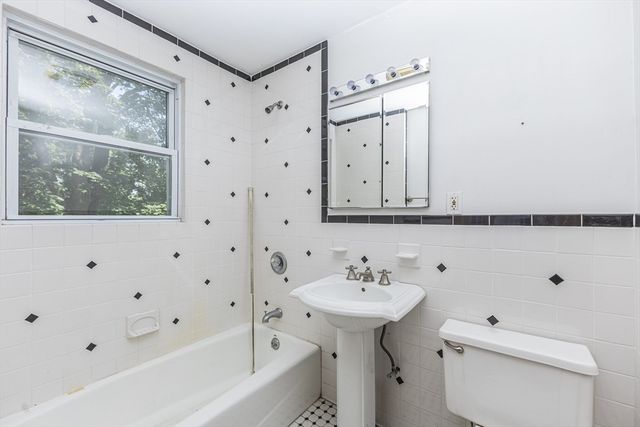29 Gorham St, Chelmsford, MA 01824