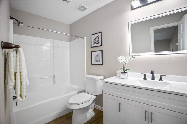 2700 Club Ridge Drive 2, Lewisville, TX 75067