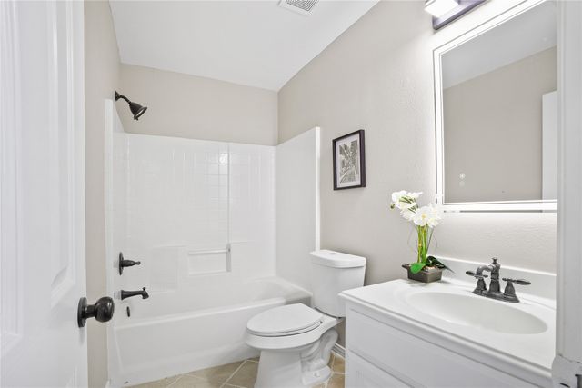 2700 Club Ridge Drive 2, Lewisville, TX 75067