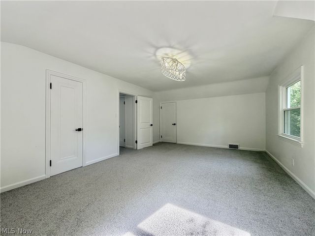 5751 Onaway Oval, Parma, OH 44130