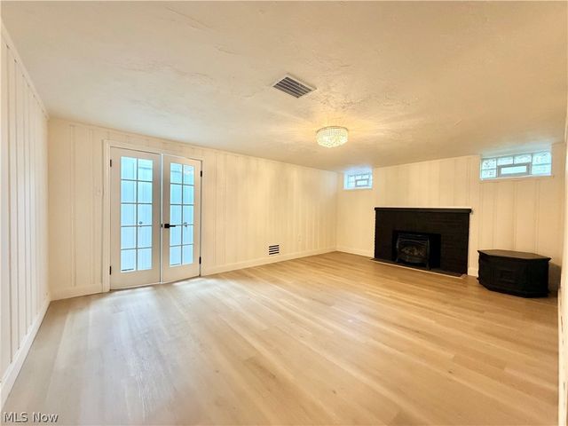 5751 Onaway Oval, Parma, OH 44130