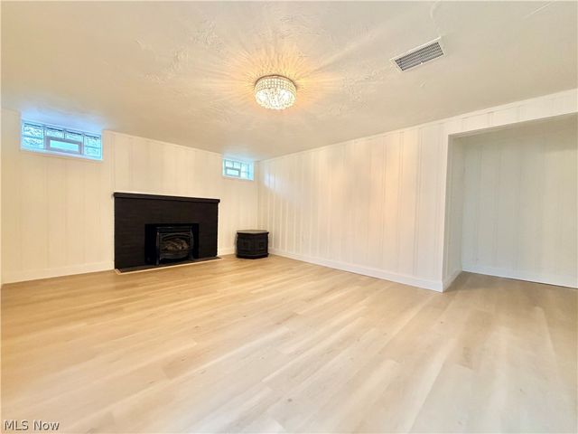 5751 Onaway Oval, Parma, OH 44130