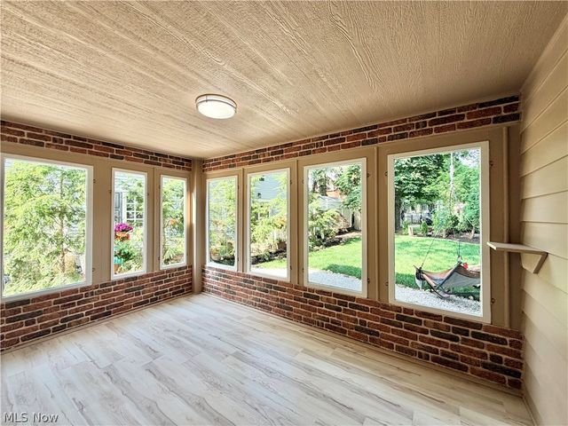 5751 Onaway Oval, Parma, OH 44130