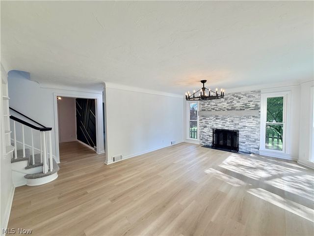 5751 Onaway Oval, Parma, OH 44130
