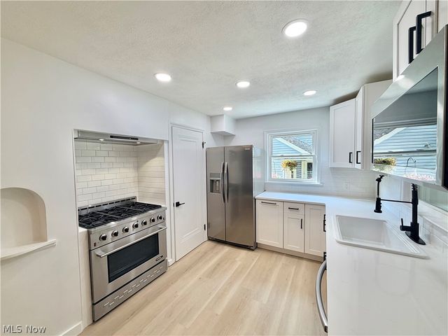 5751 Onaway Oval, Parma, OH 44130