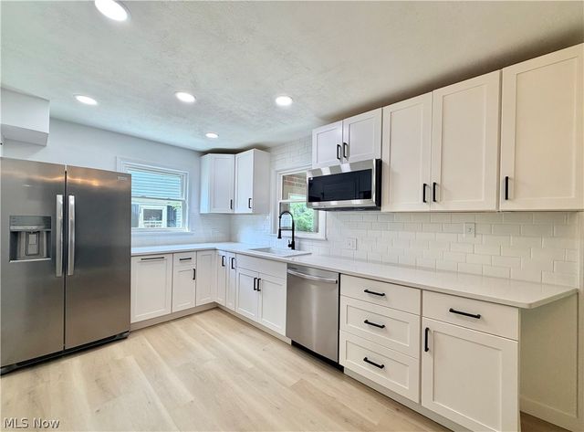 5751 Onaway Oval, Parma, OH 44130