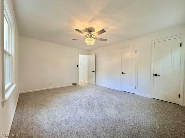 5751 Onaway Oval, Parma, OH 44130
